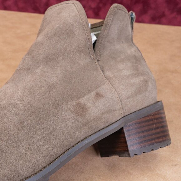 Blondo Women Sawyer Taupe Suede Waterproof Ankle Zip Lug Boots sz 12 - Picture 7 of 9